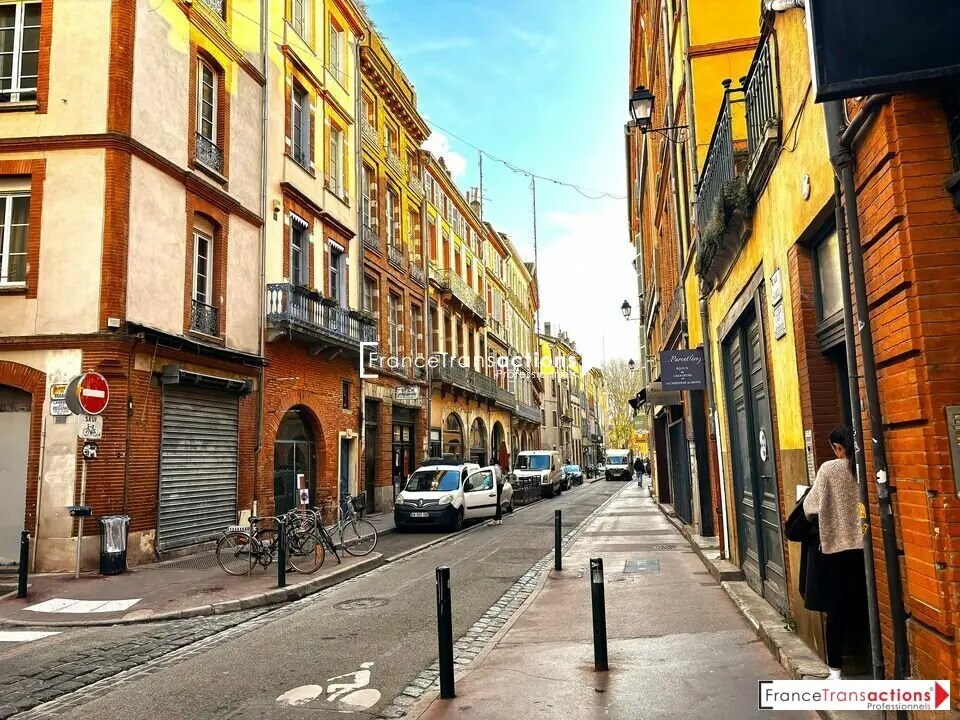 Retail in Toulouse for lease Building Photo- Image 1 of 2