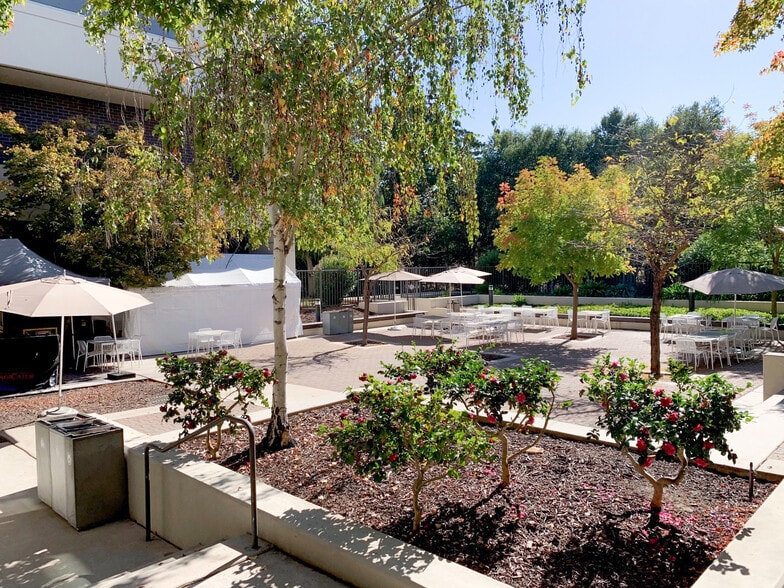 900 Arastradero Rd, Palo Alto, CA à louer - Photo du bâtiment - Image 3 de 10