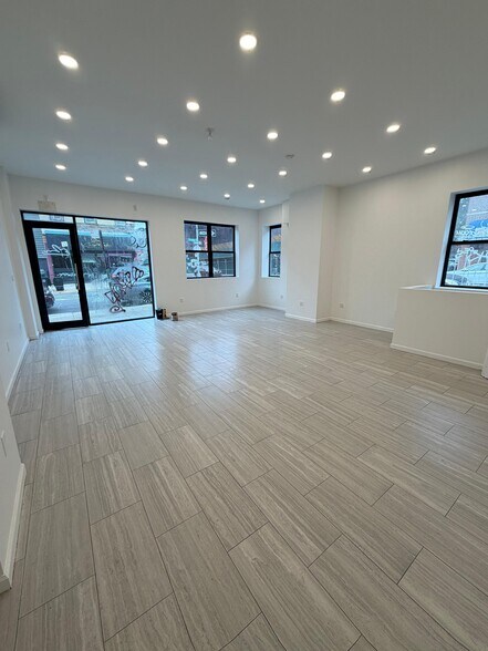 448 Wilson Ave, Brooklyn, NY for lease - Building Photo - Image 3 of 8
