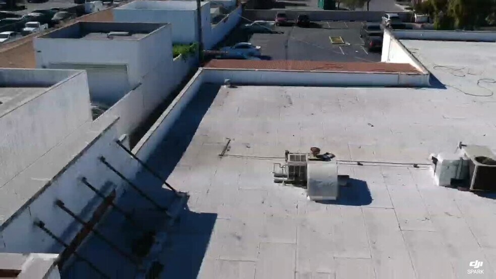 8022 Florence Ave, Downey, CA à louer - Vidéo sur l’inscription commerciale - Image 2 de 12