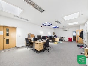 320-328 Selbourne Rd, Luton for lease Interior Photo- Image 2 of 7