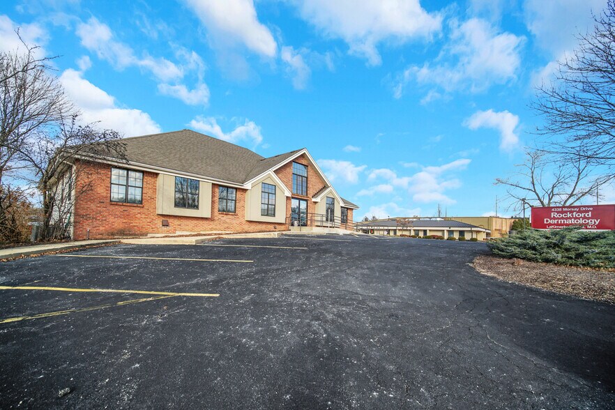 4338 Morsay Dr, Rockford, IL à vendre - Photo du bâtiment - Image 2 de 29