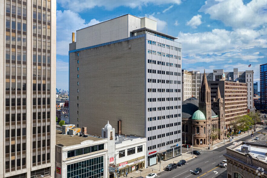 570 Broad St, Newark, NJ à louer - Photo du bâtiment - Image 3 de 4