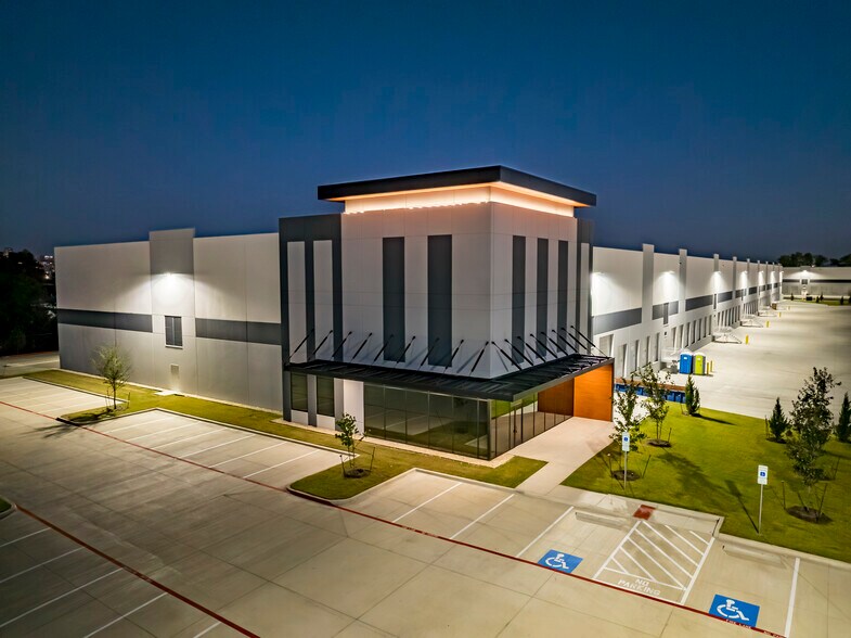 1107 Conveyor Ln, Dallas, TX à louer - Photo du bâtiment - Image 3 de 31