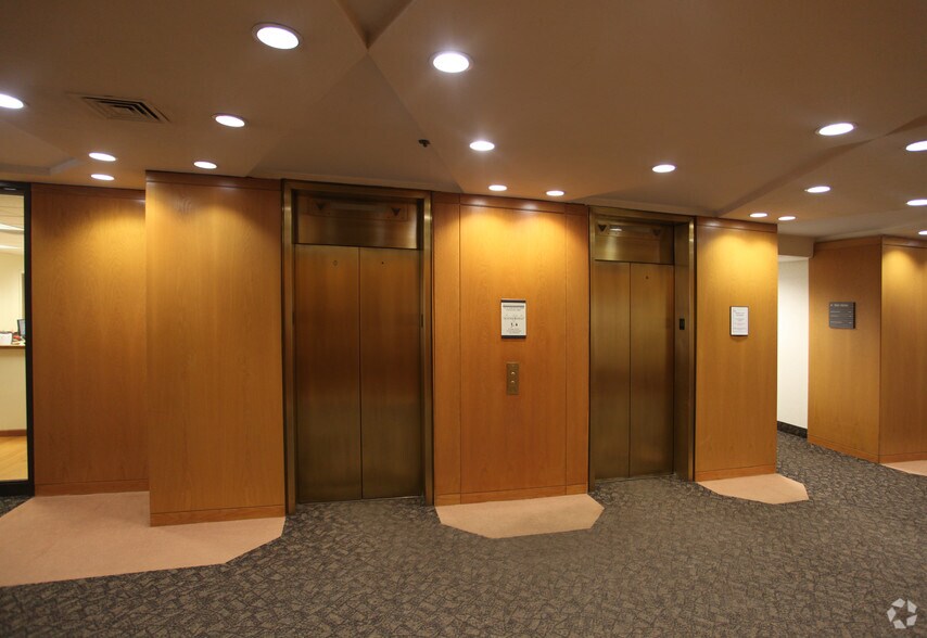 2 Huntington Quadrangle, Melville, NY à louer - Photo intérieure - Image 2 de 7