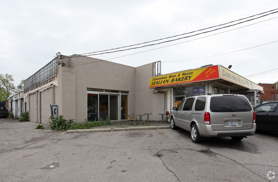 8 Kincort St, Toronto, ON à vendre - Photo du bâtiment - Image 2 de 2