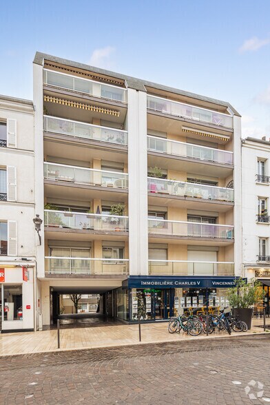 Immeuble residentiel dans Vincennes à vendre - Photo du bâtiment - Image 2 de 2