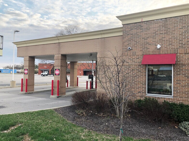 5242 Rockville Rd, Indianapolis, IN for lease - Building Photo - Image 3 of 4