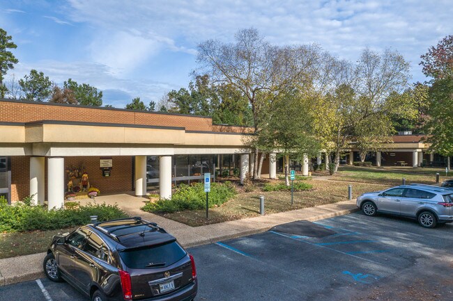 Plus de détails pour 309 McLaws Cir, Williamsburg, VA - Local d'activités à louer