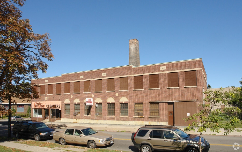 169 W Utica St, Buffalo, NY for sale - Building Photo - Image 3 of 5