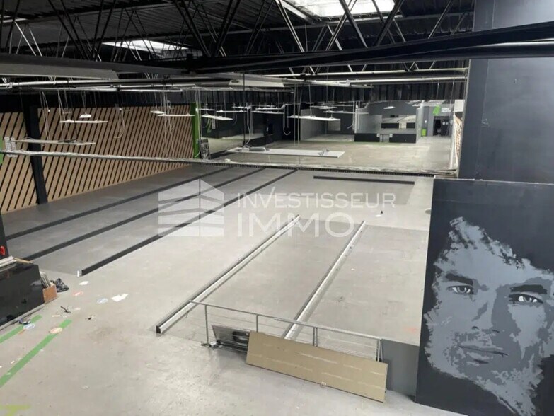 Retail in Savigny-le-Temple for lease - Building Photo - Image 3 of 5