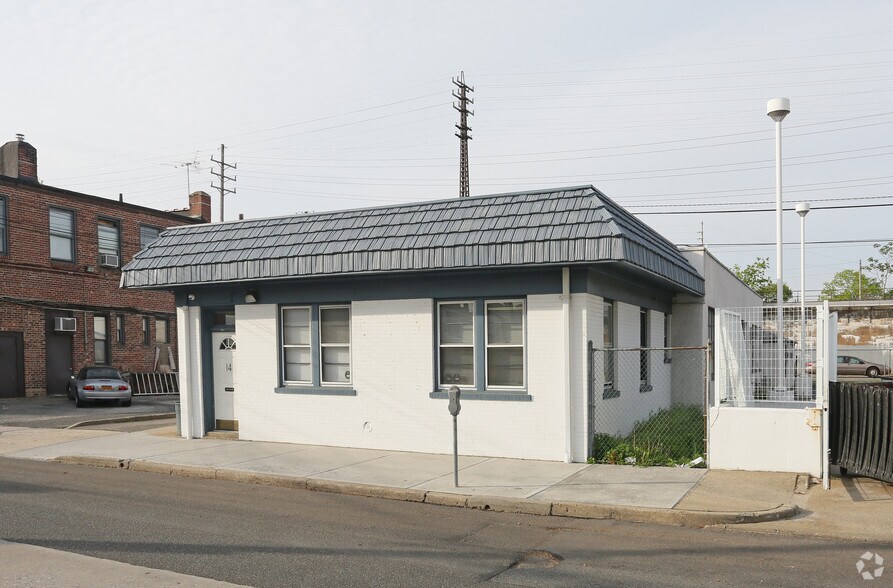 14 W Hawthorne Ave, Valley Stream, NY à louer - Photo du bâtiment - Image 2 de 16
