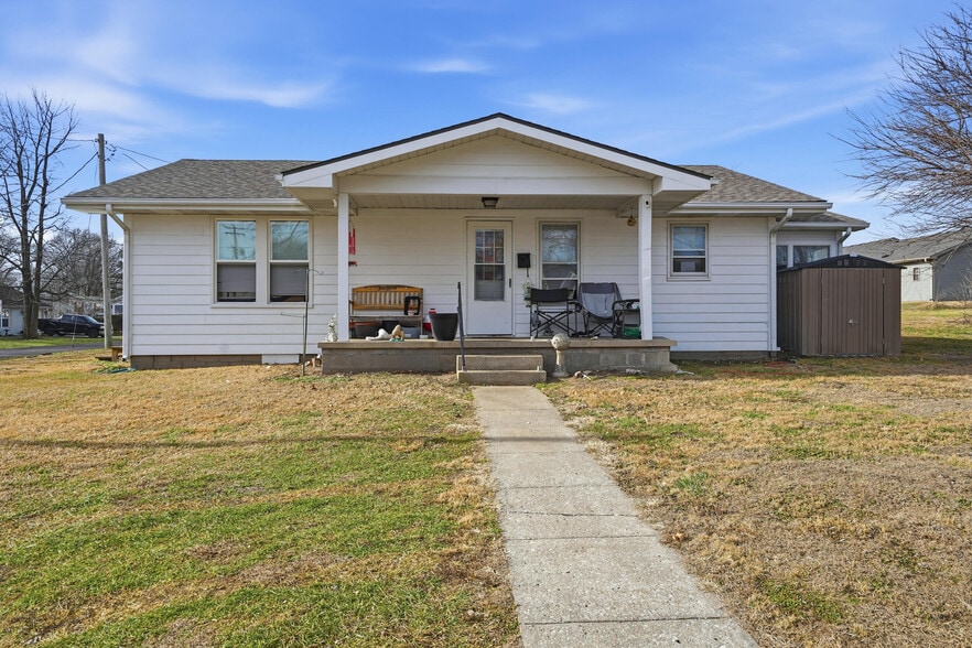 209 E Johnson Ave, Ashland, MO à vendre - Photo du bâtiment - Image 2 de 4