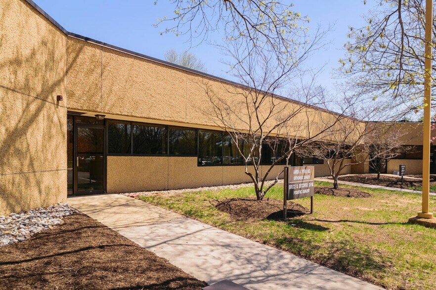 8 Quakerbridge Plz, Hamilton, NJ for sale - Building Photo - Image 2 of 20