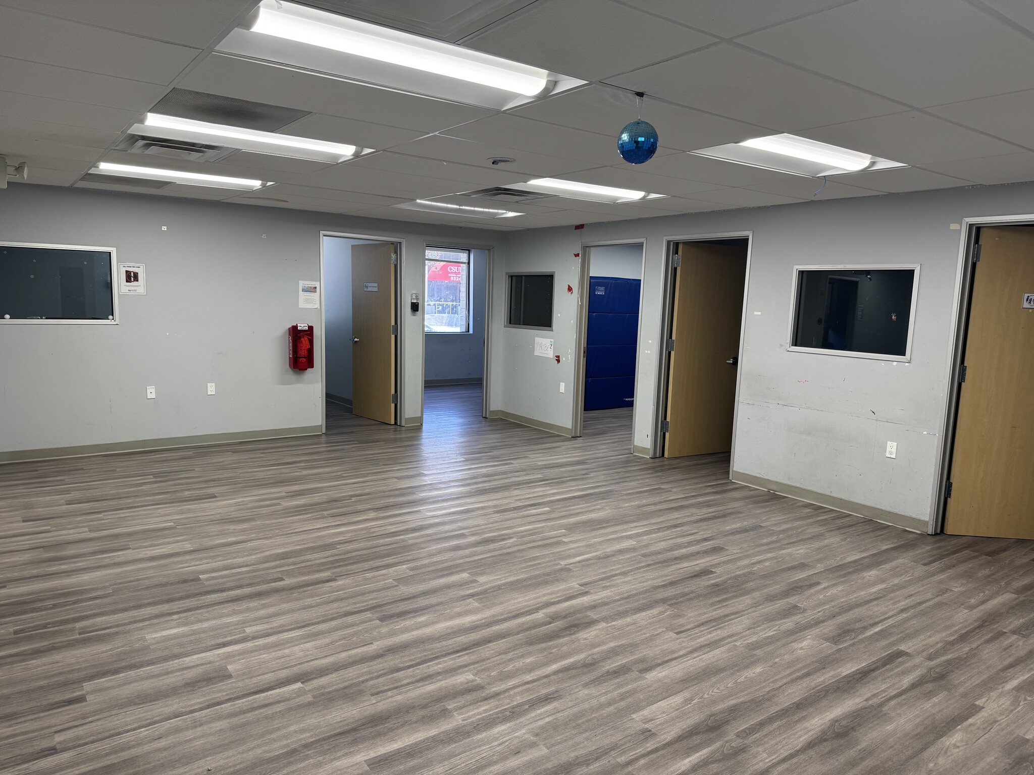 9335 Reseda Blvd, Northridge, CA for lease Interior Photo- Image 1 of 6