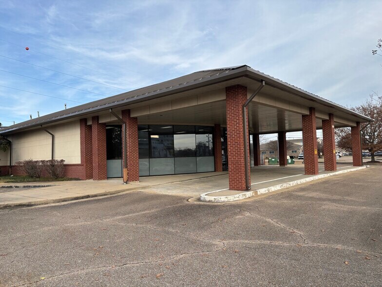 670 Crossover Rd, Tupelo, MS à louer - Photo du bâtiment - Image 3 de 16