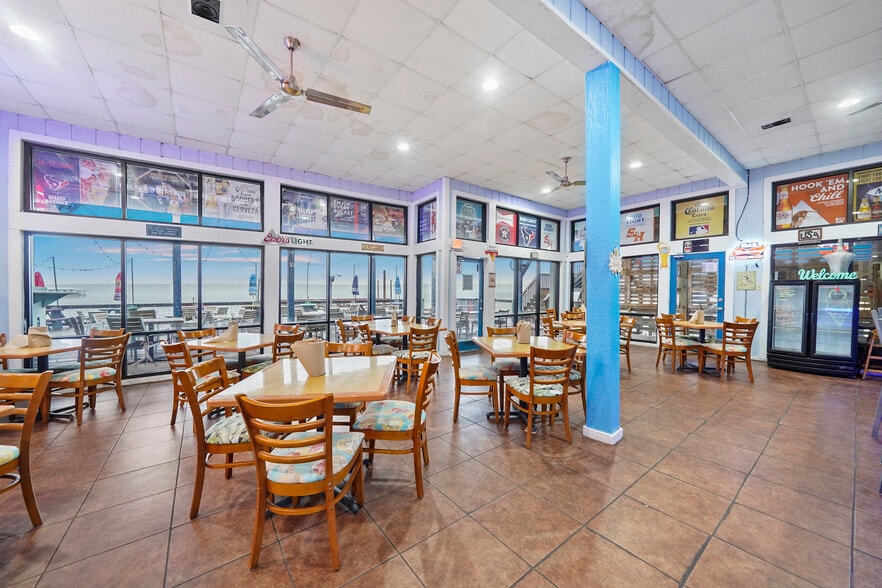 371-373 Navaho Trail portefeuille de 3 propriétés à vendre sur LoopNet.ca - Photo intérieure - Image 2 de 31