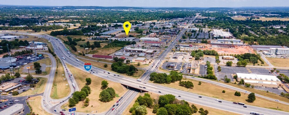 810 Rieff St, Springdale, AR à louer - Photo du bâtiment - Image 2 de 2