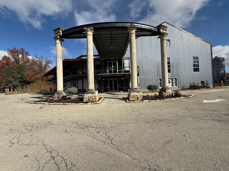 3009 Wilmington Rd, New Castle, PA for lease - Building Photo - Image 1 of 6