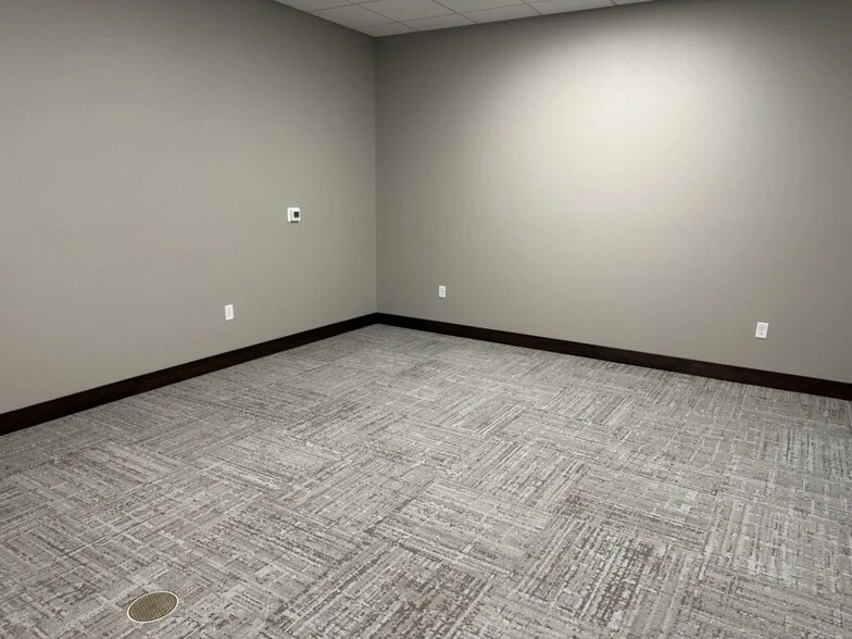 7530 Grand Arbor Ct, Sioux Falls, SD à louer - Photo du bâtiment - Image 3 de 6