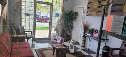 122 W William St, Delaware, OH for sale Interior Photo- Image 2 of 4