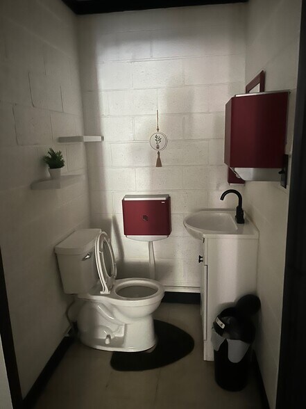 302 W Broad St, Iva, SC à louer - Photo du bâtiment - Image 2 de 16