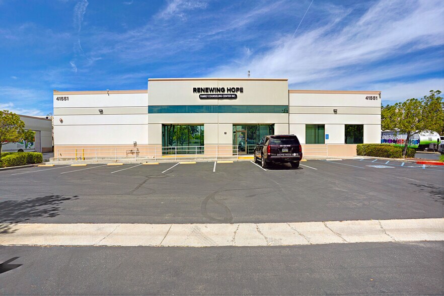 41551 Date St, Murrieta, CA à vendre - Photo du bâtiment - Image 3 de 45