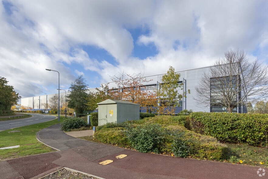 Cob Dr, Northampton for lease - Building Photo - Image 2 of 19