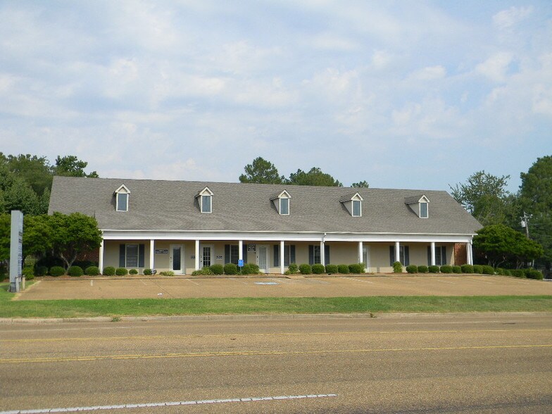 5888 Ridgewood Rd, Jackson, MS à louer - Photo du bâtiment - Image 2 de 3