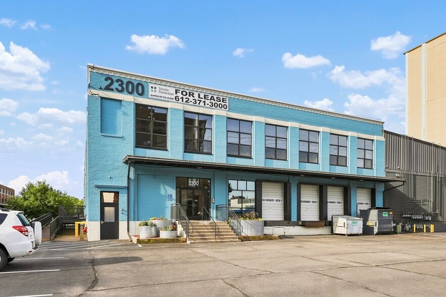 2300-2310 Kennedy St NE, Minneapolis, MN for lease - Building Photo - Image 2 of 7
