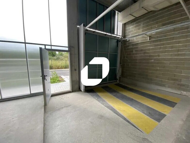 Flex in Bordeaux for lease - Building Photo - Image 2 of 5