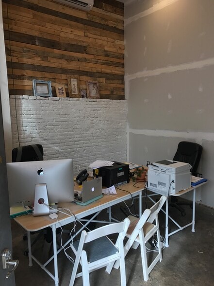 2541-2549 E Cambria St, Philadelphia, PA for lease - Building Photo - Image 3 of 8