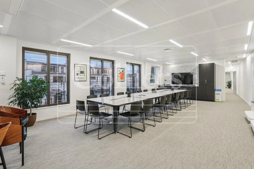 44-48 Rue Saint-Lazare, Paris for lease - Building Photo - Image 2 of 8