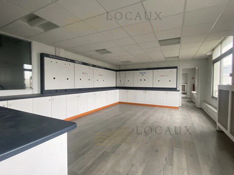 Bureau dans Argenteuil à louer - Photo du bâtiment - Image 2 de 9