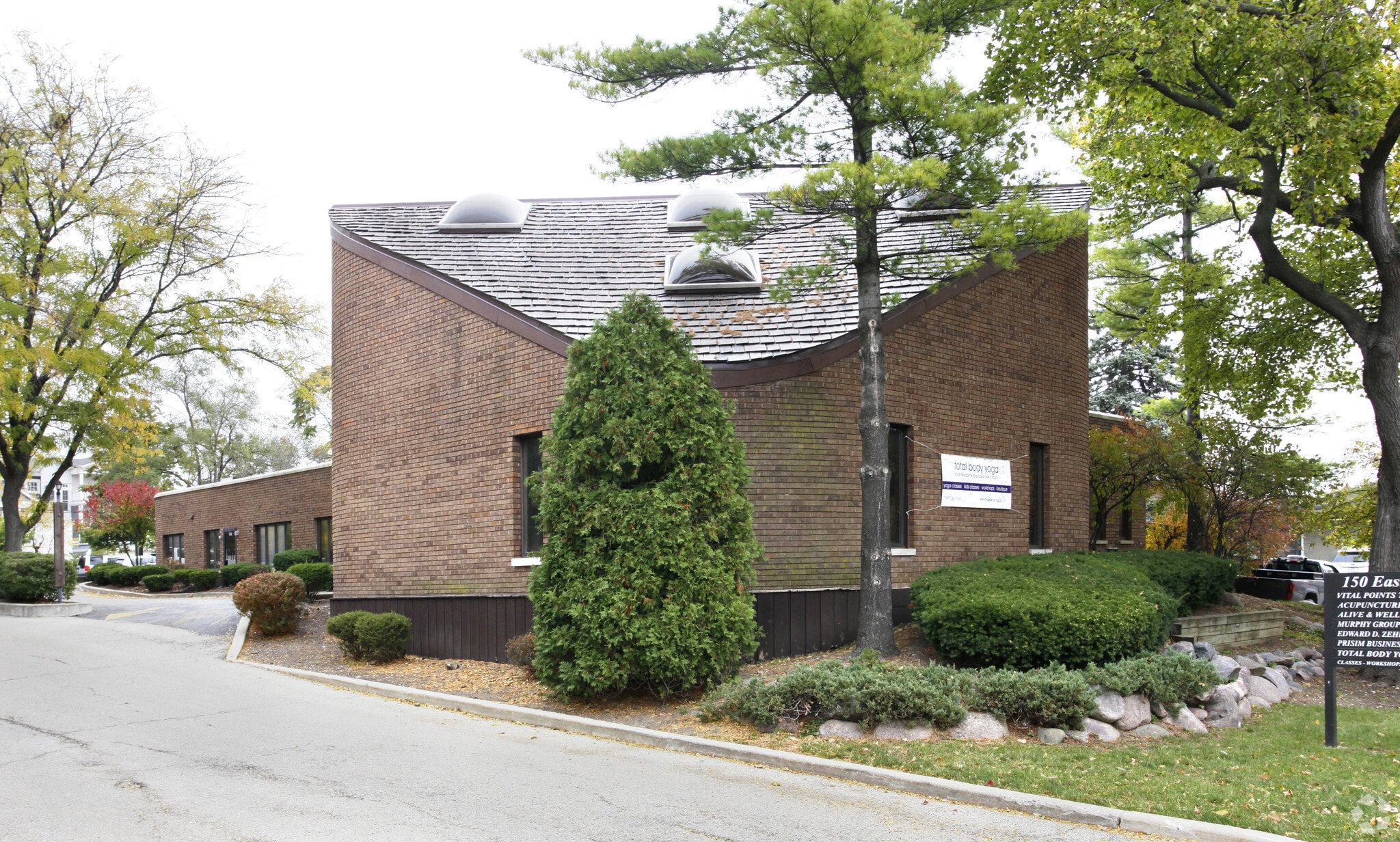 150 E Cook Ave, Libertyville, IL for lease Primary Photo- Image 1 of 5
