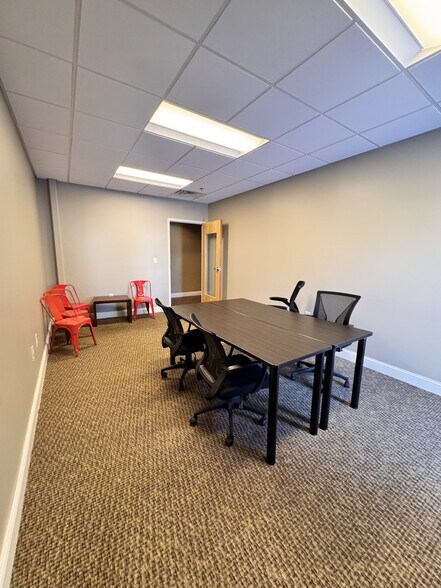 60 Pleasant St, Ashland, MA à louer - Photo du bâtiment - Image 3 de 53