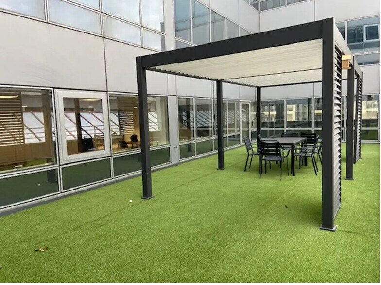 Bureau dans Issy-Les-Moulineaux à vendre - Photo du bâtiment - Image 3 de 9