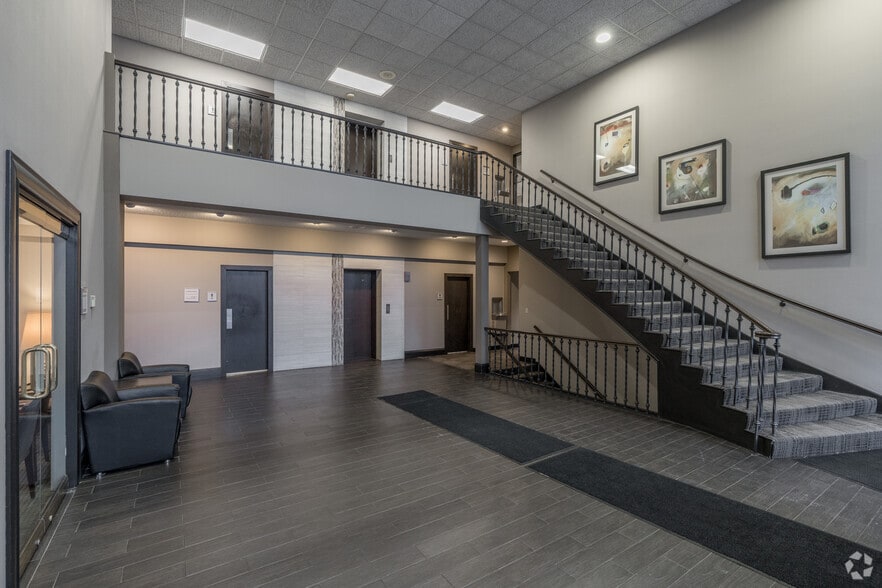 7800 Metro Pky, Bloomington, MN for lease - Lobby - Image 2 of 6