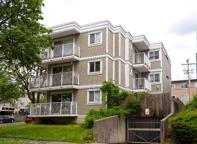 More details for 8690 Montcalm St, Vancouver, BC - Multifamily for Sale