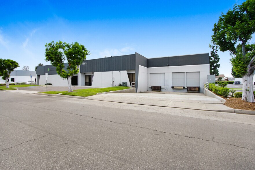 15613-15619 Blackburn Ave, Norwalk, CA for lease - Building Photo - Image 3 of 6
