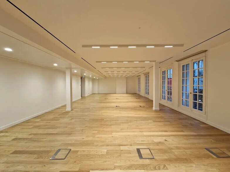 22 Rue De Caumartin, Paris for lease - Interior Photo - Image 3 of 8