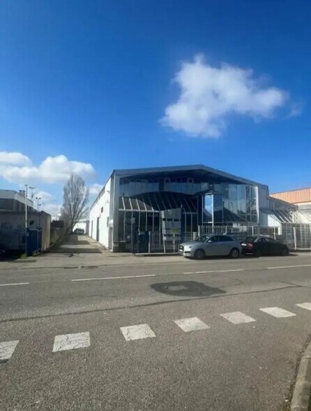 Flex dans Vaulx-en-Velin à louer - Photo du bâtiment - Image 3 de 9