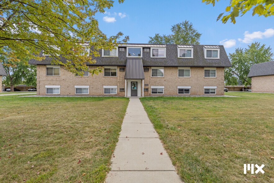 757 W Shepherd St, Charlotte, MI à vendre - Photo du bâtiment - Image 3 de 46