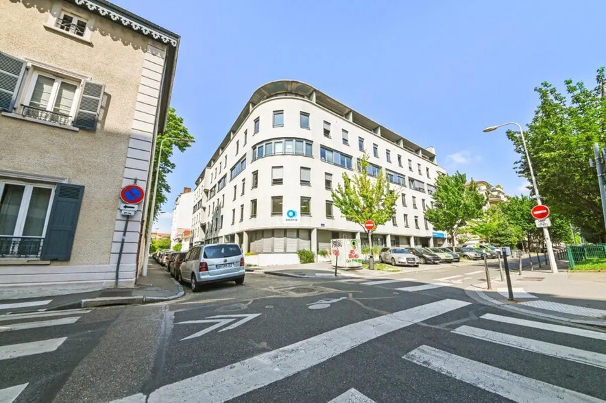 9 Rue Des Tuiliers, Lyon for lease - Building Photo - Image 1 of 4