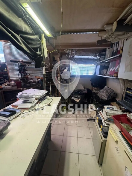Retail in Paris for lease - Interior Photo - Image 3 of 9