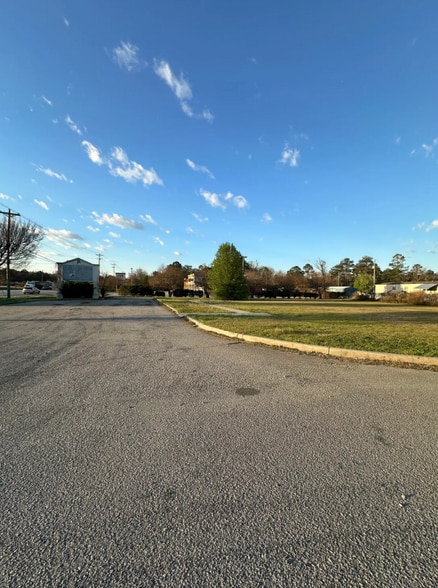 2402-2408 Charleston Hwy, Cayce, SC à vendre - Photo du bâtiment - Image 3 de 3