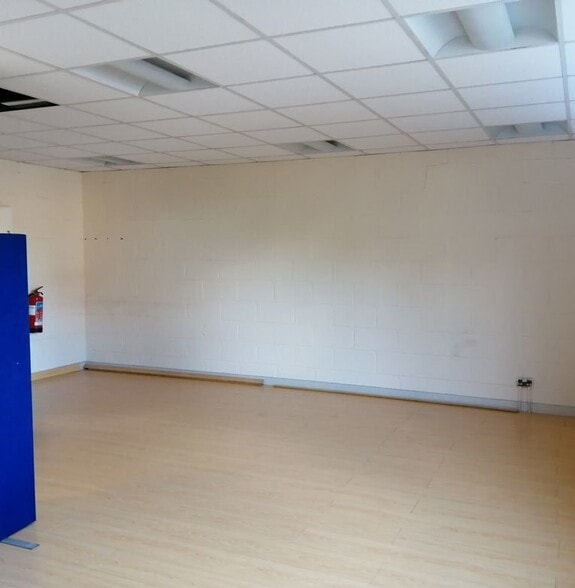 7-11 Kelvin Sq, Livingston à louer - Photo du bâtiment - Image 3 de 3