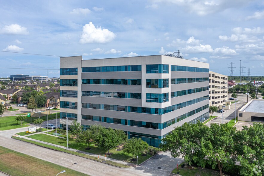15721 Park Row, Houston, TX à louer - Photo du bâtiment - Image 3 de 14