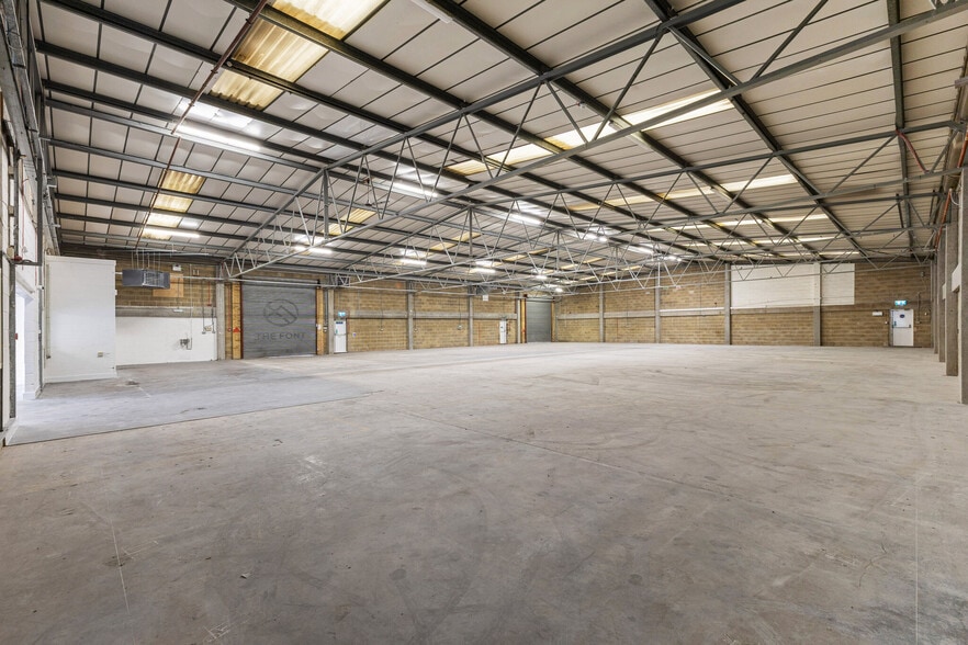 30 Lydden Rd, London for lease - Interior Photo - Image 3 of 7