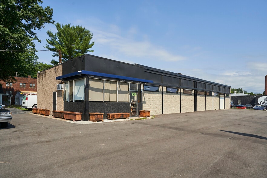730 N Main St, Akron, OH for sale - Building Photo - Image 2 of 4
